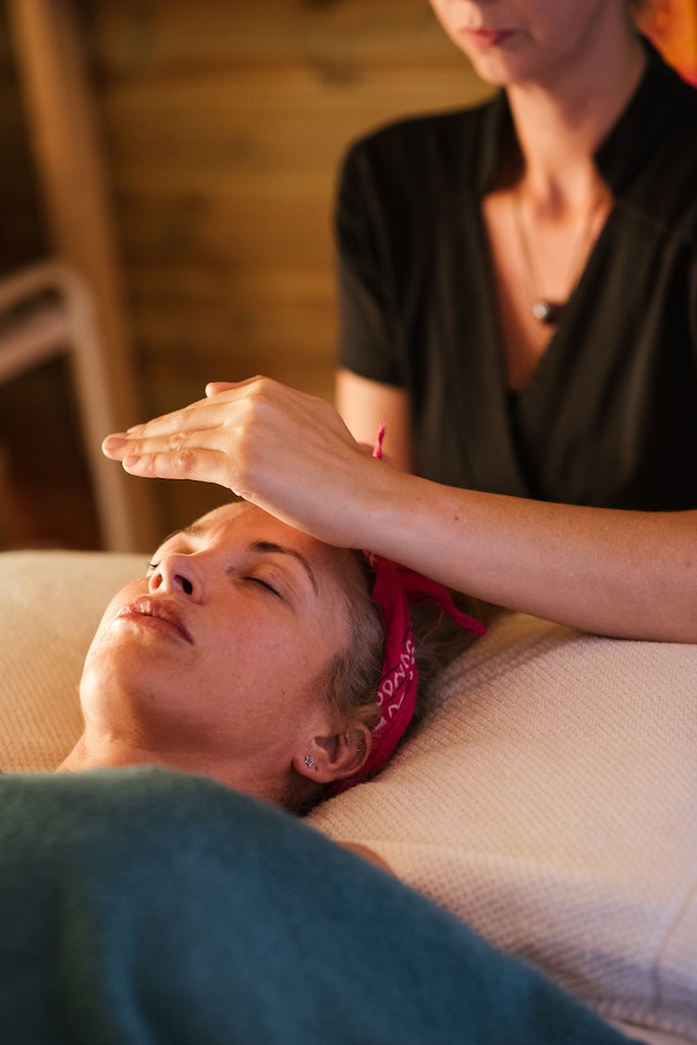 Healing Touch or Reiki Session